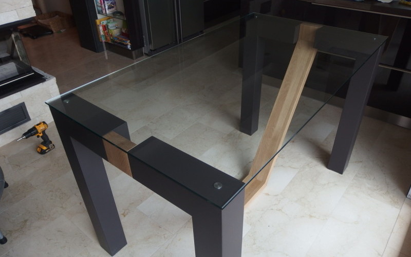 Moderný stôl Grego